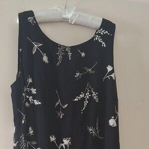 Size 8 Valerie Stevens 100% Silk Blk & Wht print maxi dress